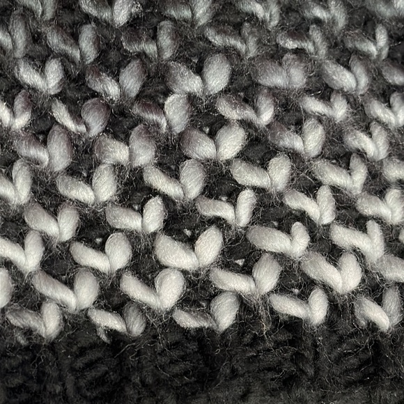 NWT Tru/fit Warm Cable Knit Hat, Cloud Soft, Pom Pom, Gray & Black - Picture 2 of 7